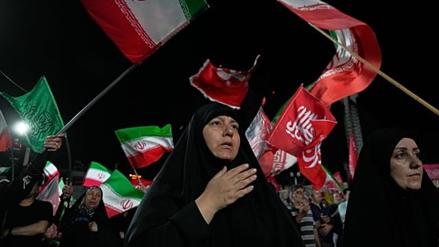 U.S., Iran trade fire for seventh consecutive day