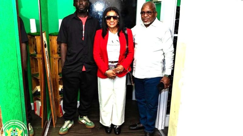 Photos: Ghana's High Commissioner to UK goes to the rescue of homeless musician Barosky