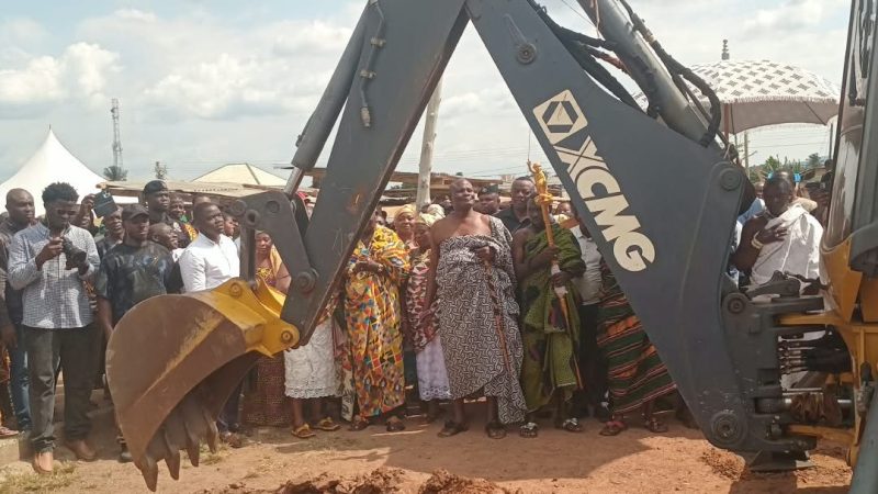 Deputy Finance Minister cuts sod for Somanya–Dodowa road and inner roads construction