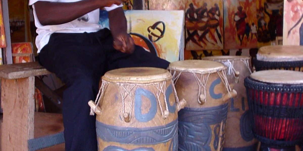 Drummer Daladi Eliyasu playing kpanlogo drums
